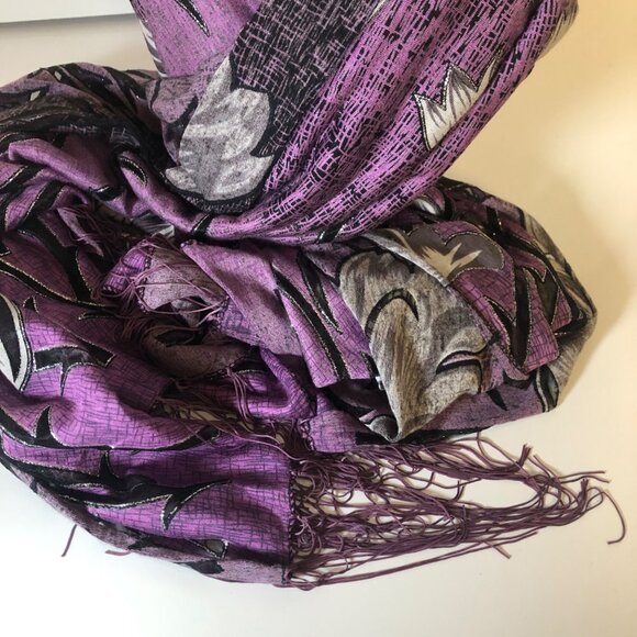 Purple Floral Fringe Poncho Shawl Wrap Scarf Silver Black Detailing - Picture 8 of 9
